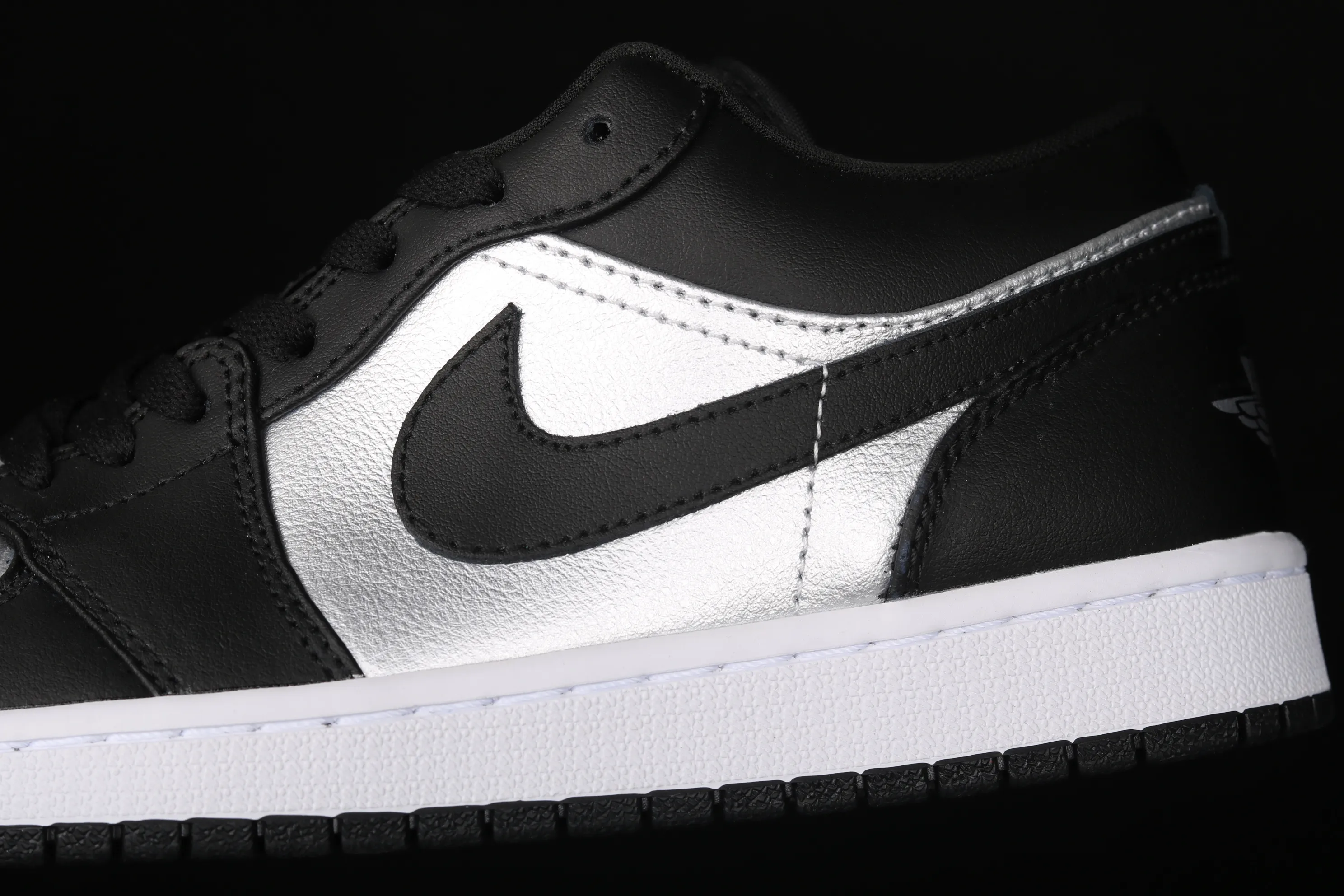 All categories Air Jordan Jordan series basketball shoes Air Jordan 1 Low X version Air Jordan 1 Low AJ1 Joe 1 low top black silver cultural and leisure sports shoes DA5551-001